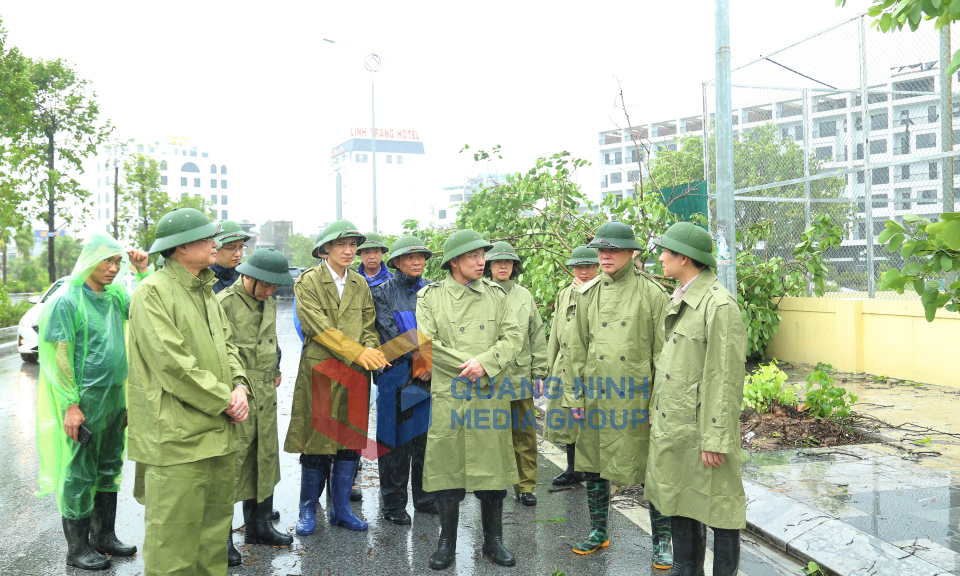 Bí thư Tỉnh ủy Nguyễn Xuân Ký kiểm tra công tác khắc phục mưa bão tại TP Hạ Long, tháng 7-2024