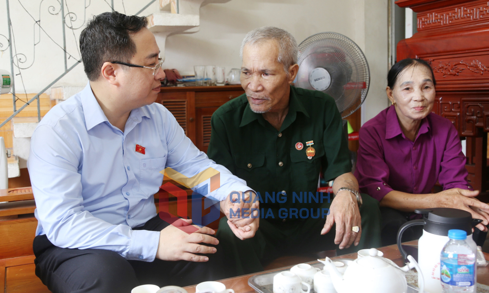 Phó Bí thư Tỉnh ủy Đặng Xuân Phương thăm tặng quà gia đình chính sách nhân dịp 27/7 tại TP Uông Bí, tháng 7-2024