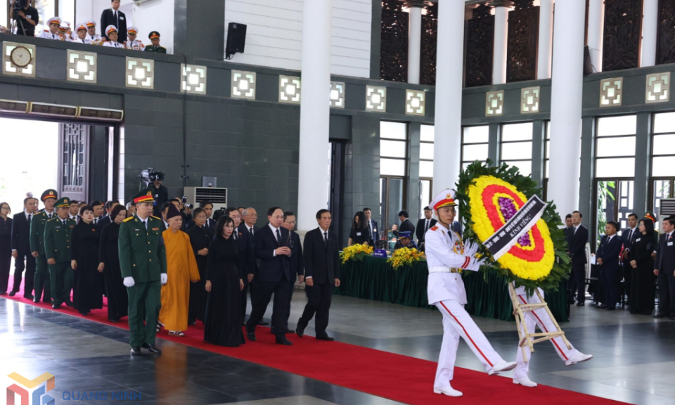 广宁省代表团参加阮富仲总书记吊唁仪式