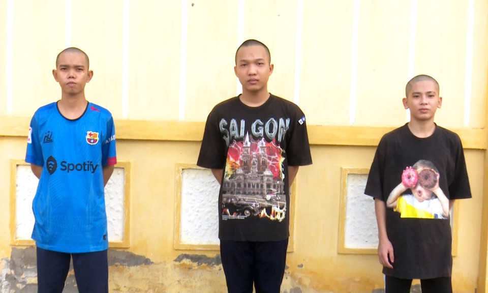 3 thanh niên chém trọng thương người phụ nữ tại quán ăn