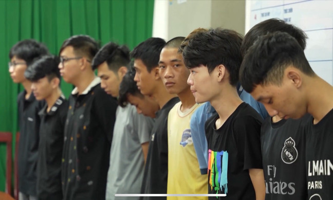 Hơn 60 người vác mã tấu, kiếm đập phá quán cà phê