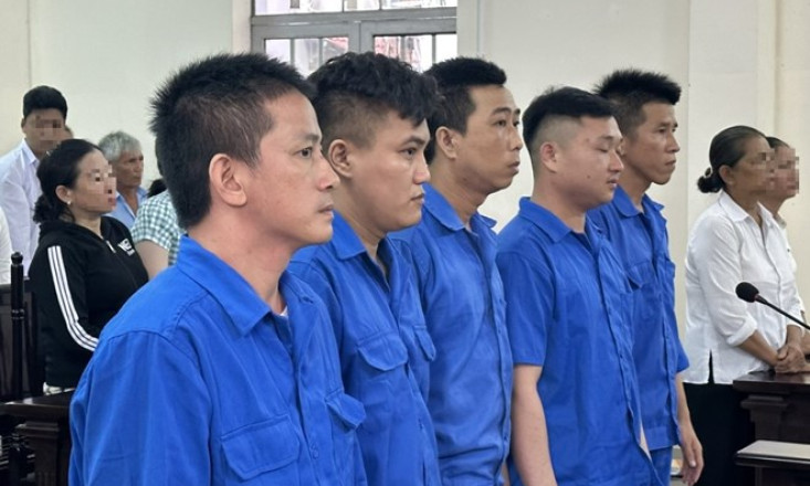 Ẩu đả từ việc tháo một tấm tôn, một người bị đâm tử vong