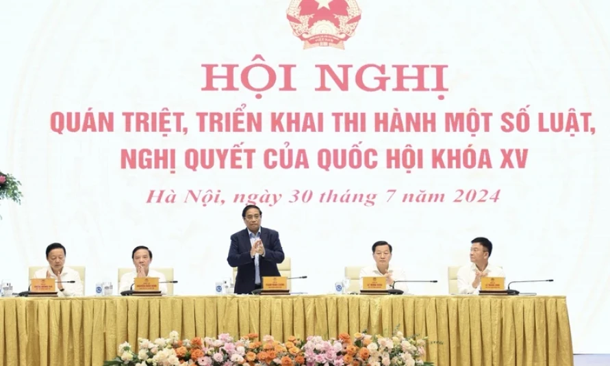 Đẩy mạnh hơn nữa, gắn kết chặt chẽ giữa xây dựng pháp luật với tổ chức thực thi pháp luật