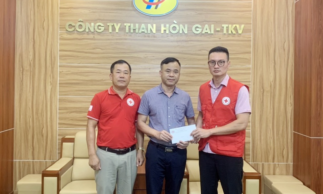 Hội Chữ thập đỏ tỉnh hỗ trợ đột xuất các nạn nhân vụ tai nạn lao động tại Than Hòn Gai