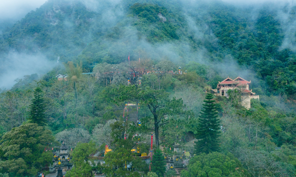 Yen Tu - the grandeur and tranquility of the mountains and forests