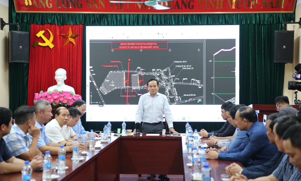 Phó Thủ tướng Trần Lưu Quang kiểm tra công tác khắc phục hậu quả tai nạn hầm lò tại Công ty Than Hòn Gai