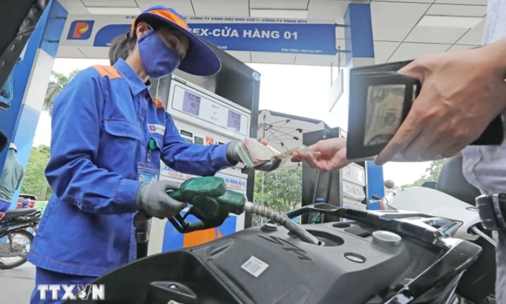 Nên để thị trường điều tiết, doanh nghiệp quyết định giá xăng dầu?
