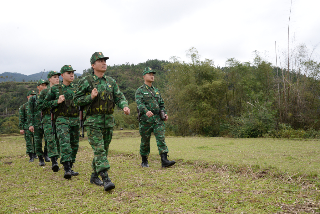 CBCS Đồn Biên phòng Bắc Sơn thực hiện tuần tra biên giới.