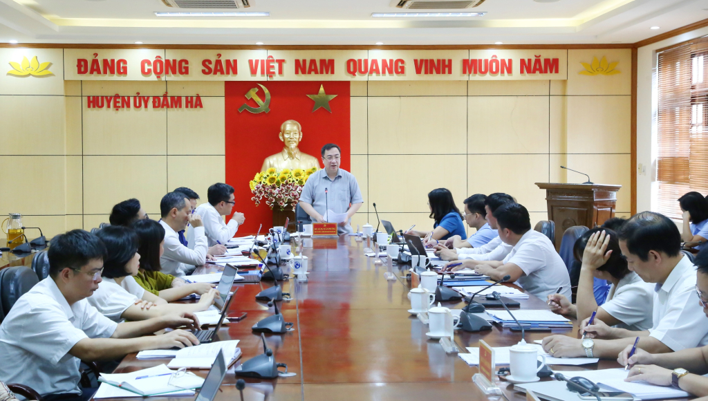 Quang cảnh buổi làm việc.