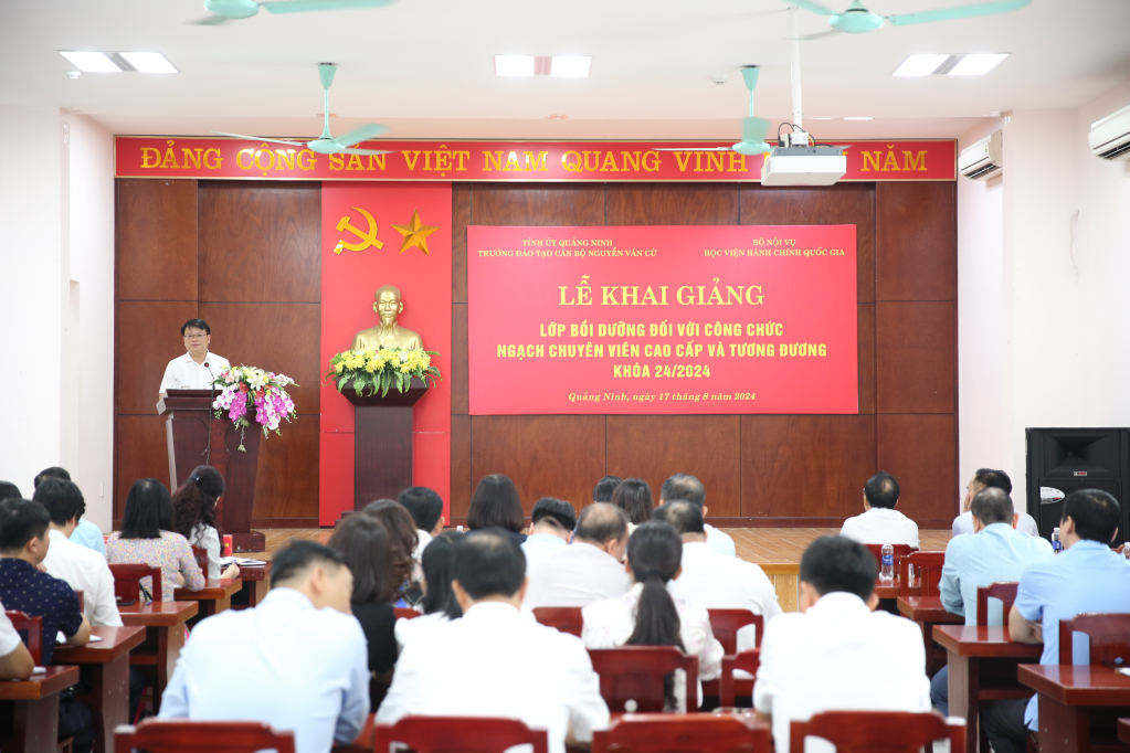 Quang cảnh lớp bồi dưỡng.