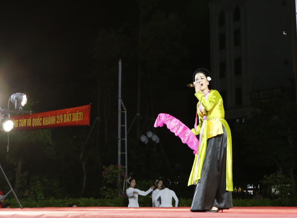 Tiết mục hát văn 