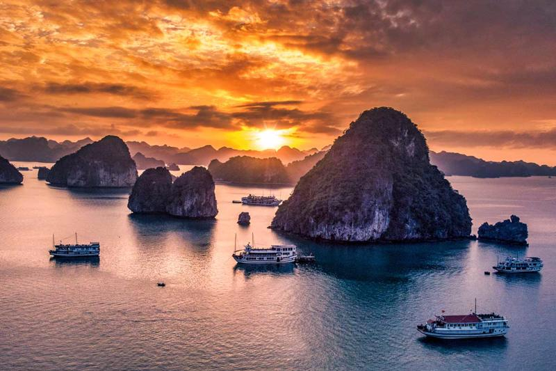 The breathtaking view of Ha Long bay in autumn