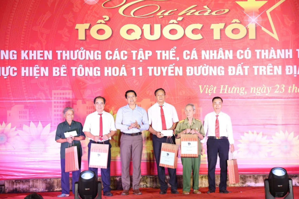 Trao tặng quà