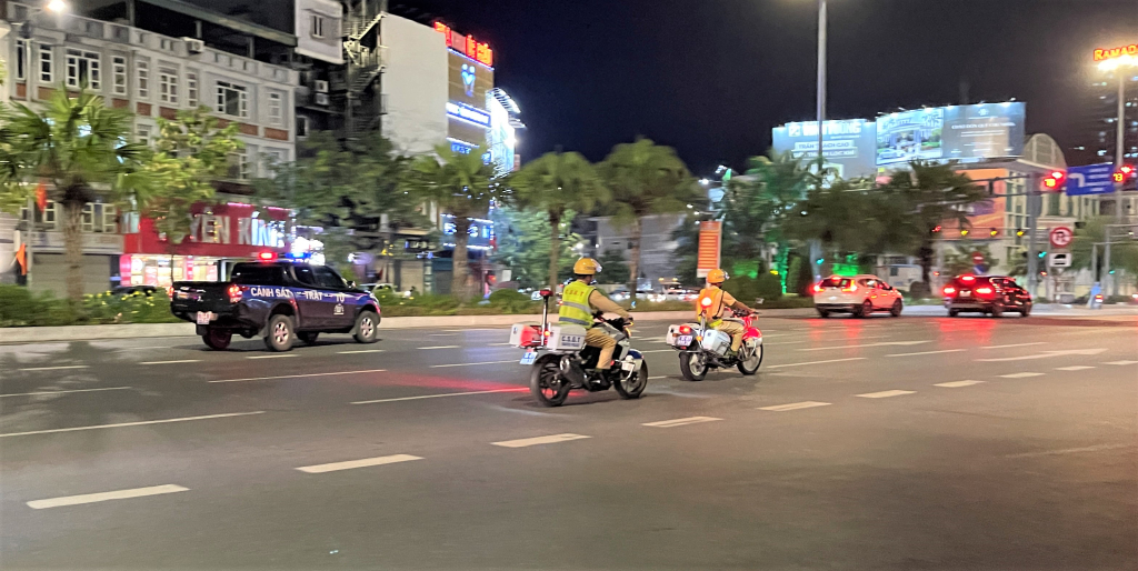 Thực hiện cao điểm tổng kiểm tra, kiểm soát xử lý vi phạm TTATGT trên địa bàn, Công an Thành phố Hạ Long và các đơn vị nghiệp vụ Công an tỉnh sẽ tiếp tục triển khai  nhiều tổ công tác hóa trang kết hợp công khai xử lý nghiêm các vi phạm.