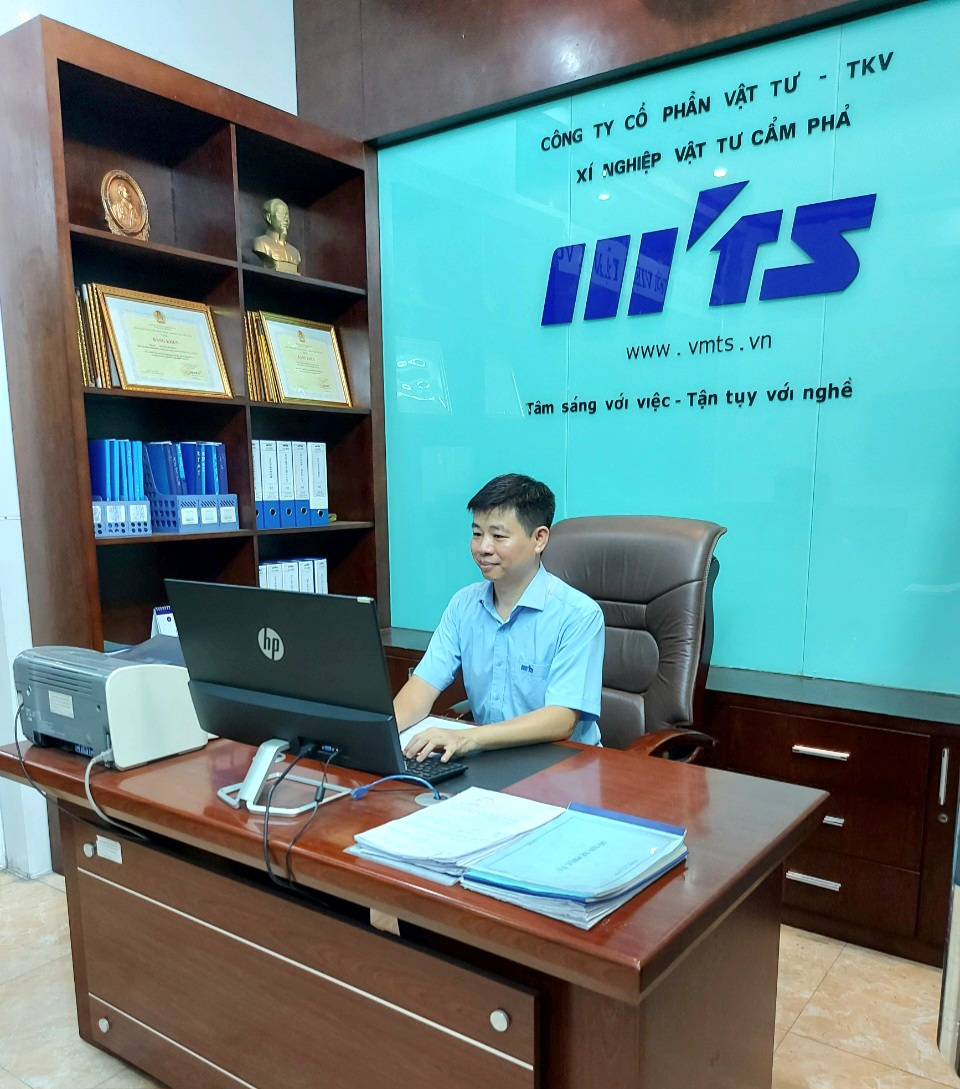 Đồng chí luôn làm việc với tinh thần trách nhiệm, say mê với nghề, tâm sáng với việc, tận tuỵ với nghề.