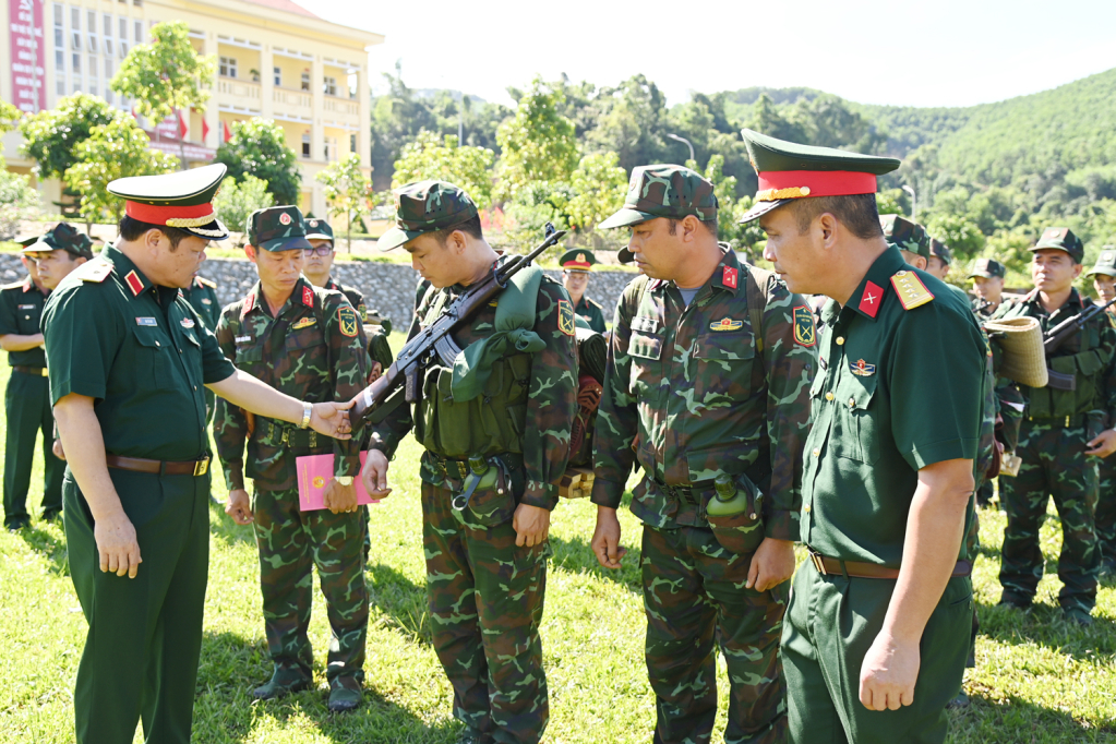 Đoàn công tác Bộ tư lệnh Quân khu 3 kiểm tra luyện tập các phương án SSCĐ tại Ban CHQS huyện Bình Liêu.