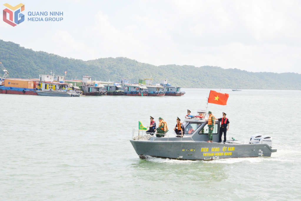 Lực lượng biên phòng, hải quan phối hợp tuần tra, kiểm soát khu vực cửa khẩu Cảng Vạn Gia.