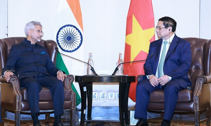 PM meets Indian external affairs minister, expressing hope for new growth phase in bilateral relations