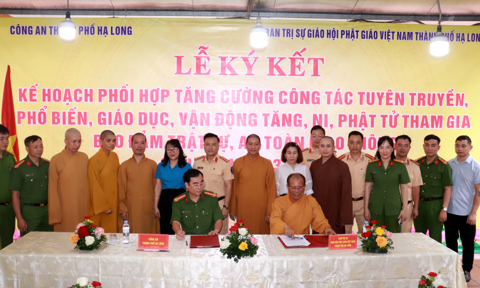Công an TP Hạ Long: Ký kết phối hợp tuyên truyền phổ biến đảm bảo TT, ATGT