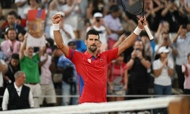 Djokovic thoát hiểm ở tứ kết Olympic 2024 dù chấn thương