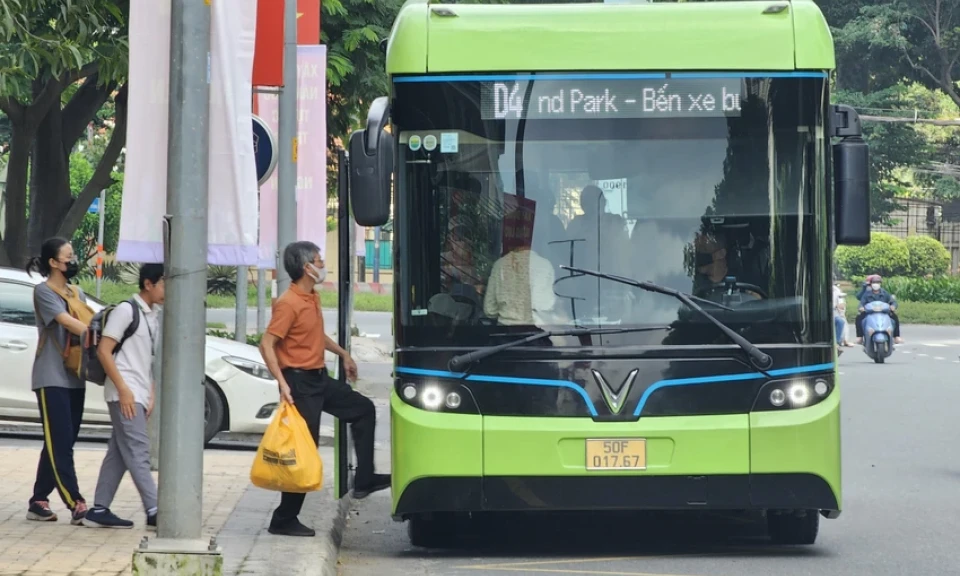 Tiếp tục thí điểm xe buýt điện đến hết quý I-2025