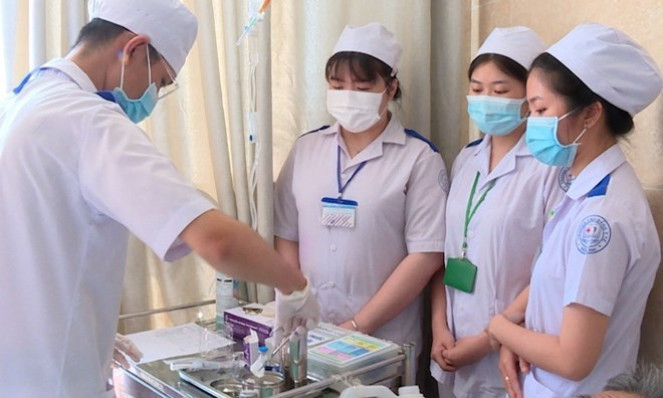 Các hệ số lương để tính lương hiện nay của điều dưỡng