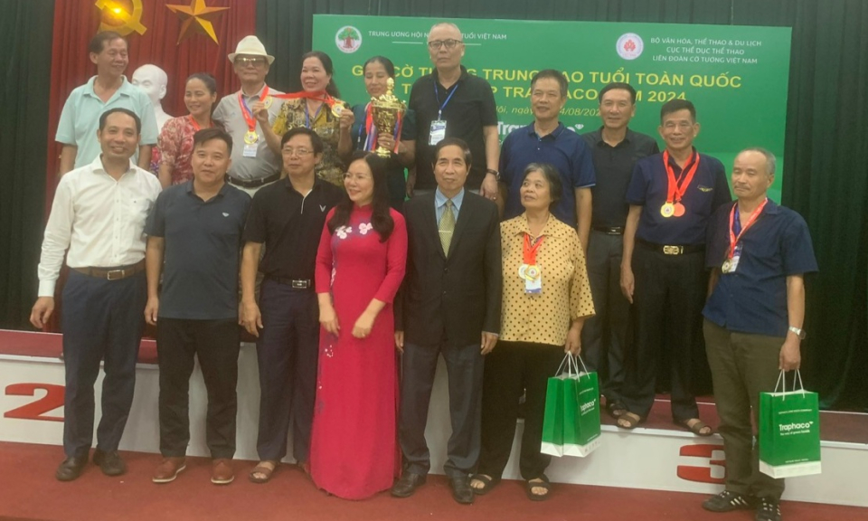 Quảng Ninh đoạt Cúp vô địch toàn đoàn Giải cờ tướng trung, cao tuổi toàn quốc năm 2024