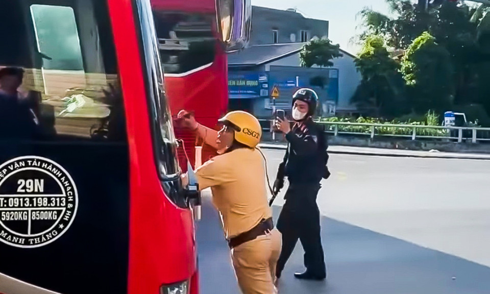 Tài xế điều khiển xe khách 'húc đẩy' CSGT Hải Dương rồi tăng ga bỏ chạy