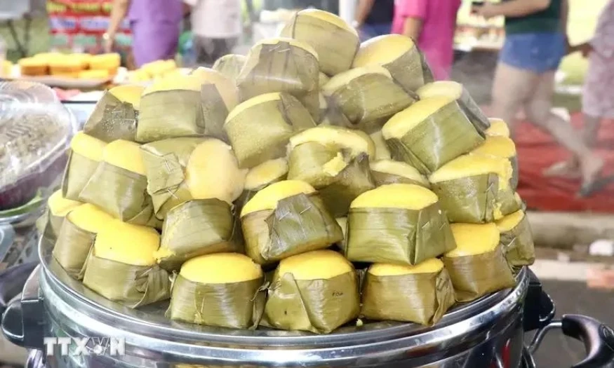 100 traditional cakes made from palmyra palm set Vietnamese record 