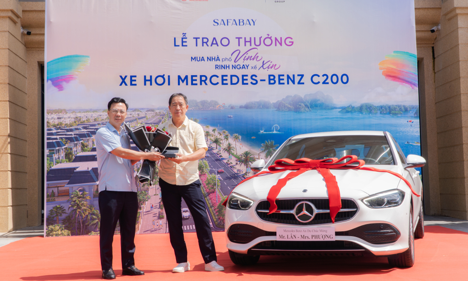 Trao xe Mercedes cho khách hàng may mắn mua nhà tại Safabay - Khu đô thị Green Dragon City