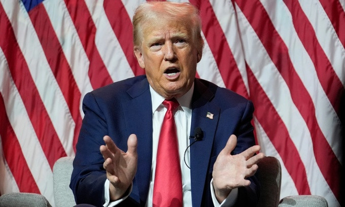 Hai tuần 'vạ miệng' làm đảo lộn chiến dịch tranh cử của Trump