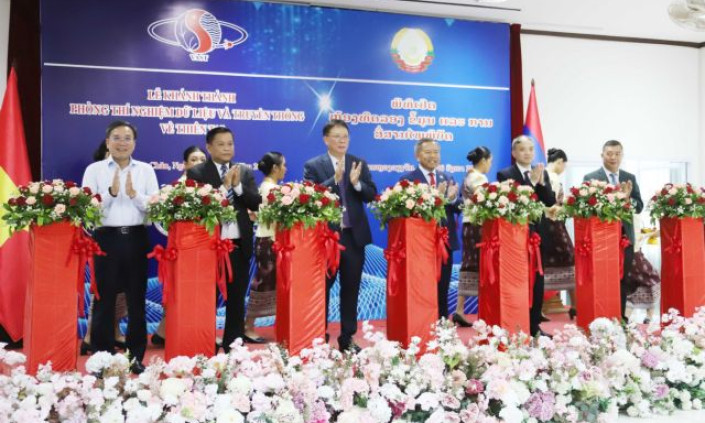 Việt Nam, Laos open disaster data lab in Vientiane
