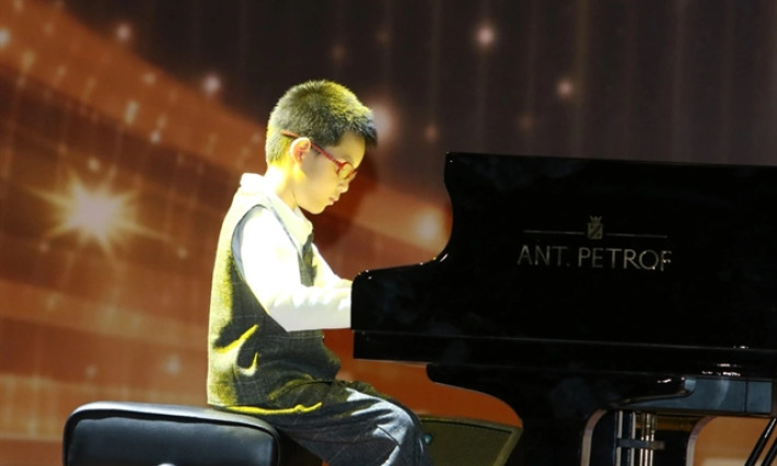 Visually-impaired boy moves audience of Việt Nam’s Piano Got Talent