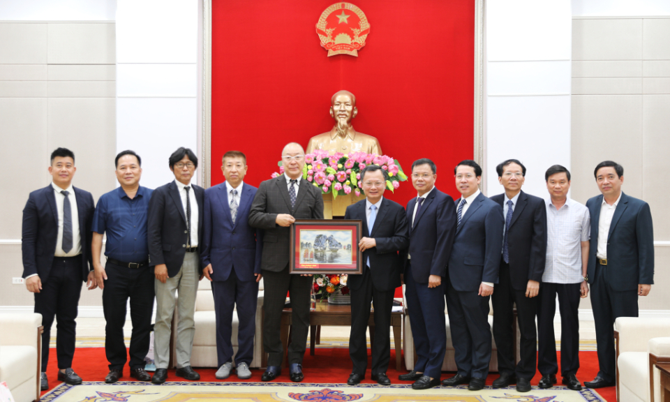越南广宁省人委会主席会见日本投资商