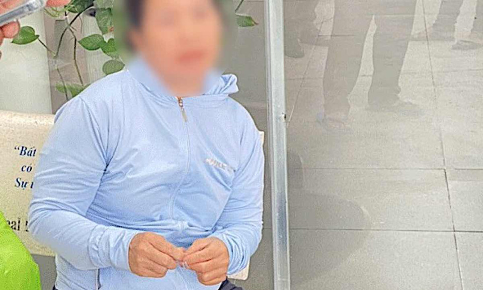 Bắt đối tượng nữ bị truy nã dưới vỏ bọc đưa đón trẻ thuê