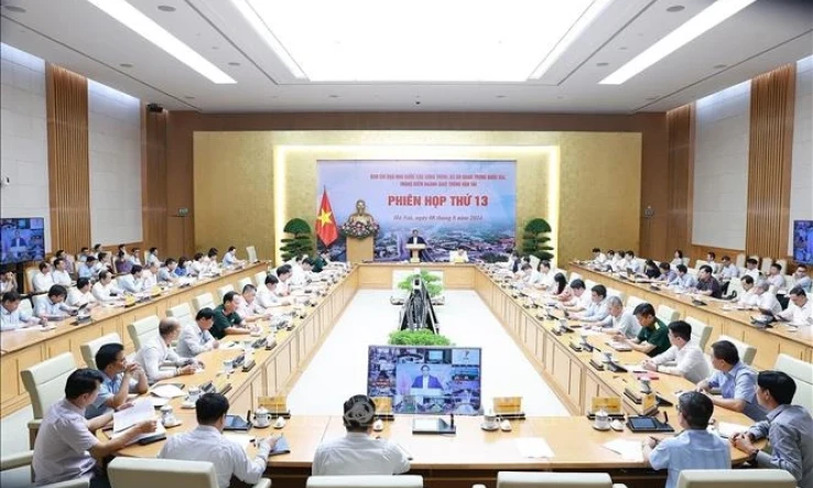 PM urges speeding up construction of national key transport projects 