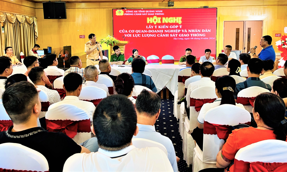 Hội nghị lấy ý kiến của cơ quan, doanh nghiệp và nhân dân với lực lượng cảnh sát giao thông