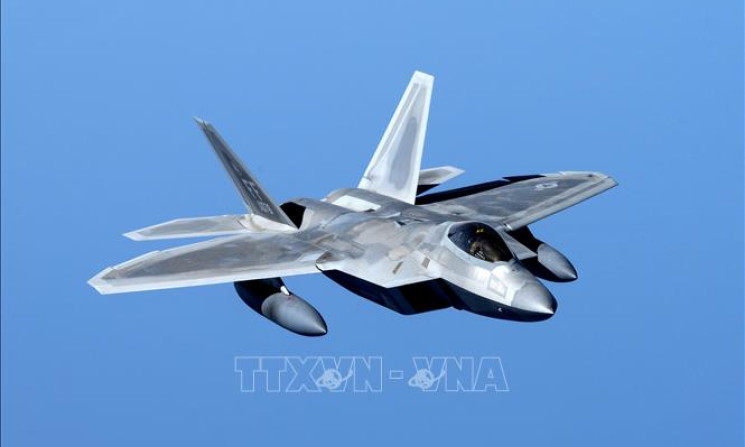 Mỹ triển khai phi đội tiêm kích tàng hình F-22 đến Trung Đông