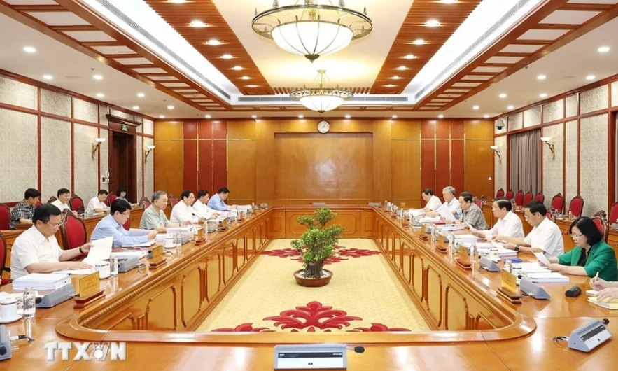 Bộ Chính trị xem xét, thi hành kỷ luật tổ chức đảng có vi phạm, khuyết điểm
