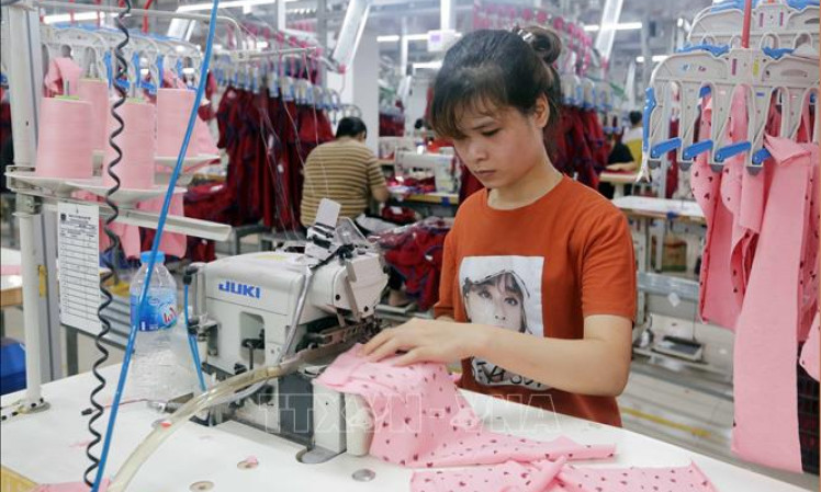 Kim ngạch xuất khẩu dệt may lần đầu trong năm vượt mốc 4 tỷ USD