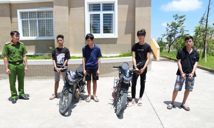 Bắt 4 thanh niên hẹn giao lưu xe trên mạng xã hội để cướp xe
