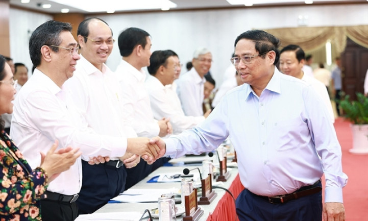 PM chairs meeting on HCM City’s socio-economic development