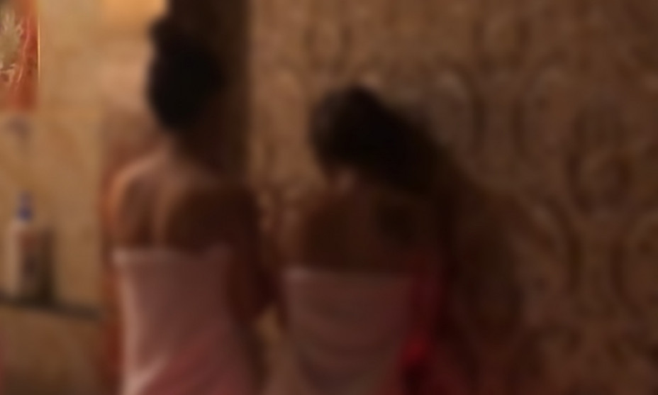 “Thiếu hụt” nhân viên massage, cô gái 17 tuổi lên mạng mua ba bé gái vị thành niên