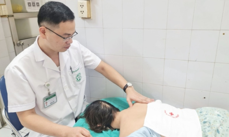 Đau cổ vai gáy - bệnh do căng thẳng, ngồi nhiều