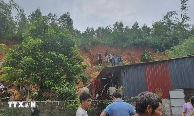 Vĩnh Phúc: Sạt lở đất làm 1 người chết, 1 người bị thương