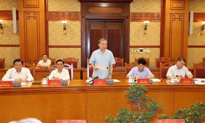 Standing members of sub-committee for documents of 14th National Party Congress meet