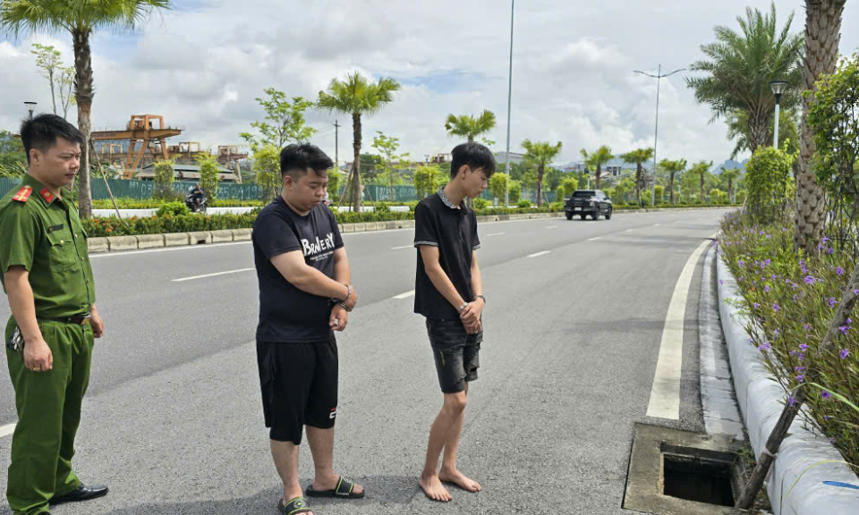 Bắt giữ nhóm bảo vệ chuyên trộm nắp cống tại Hạ Long