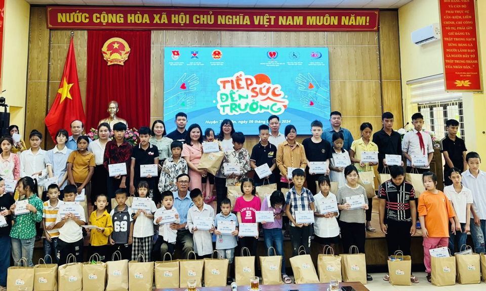 Vận động nguồn lực chăm lo cho học sinh mồ côi, khuyết tật