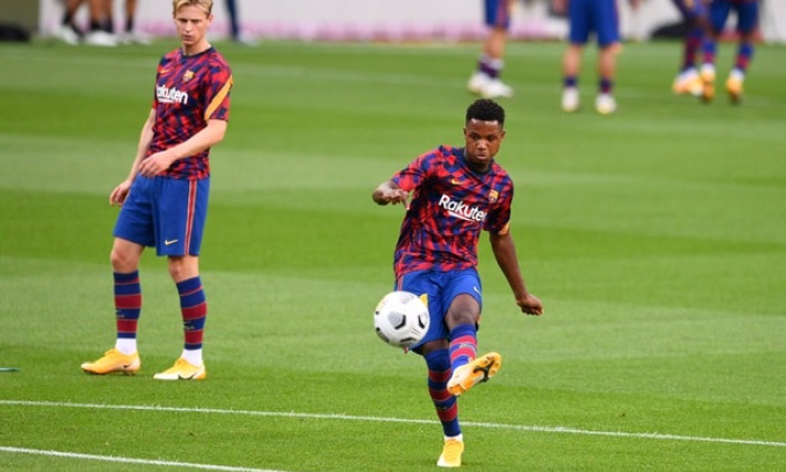 2 đòn giáng cùng lúc ập đến Barcelona
