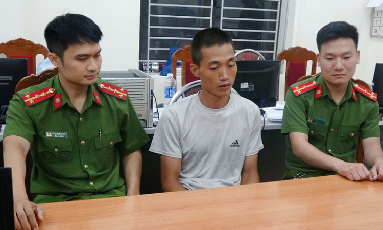 Thanh niên chém chết hàng xóm vì nghi ngờ quan hệ bất chính với vợ mình